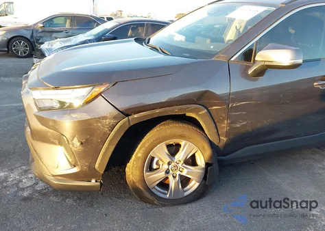 2024 Toyota Rav4 Xle z USA, uszkodzony, nr VIN 2T3W1RFV8RC253415